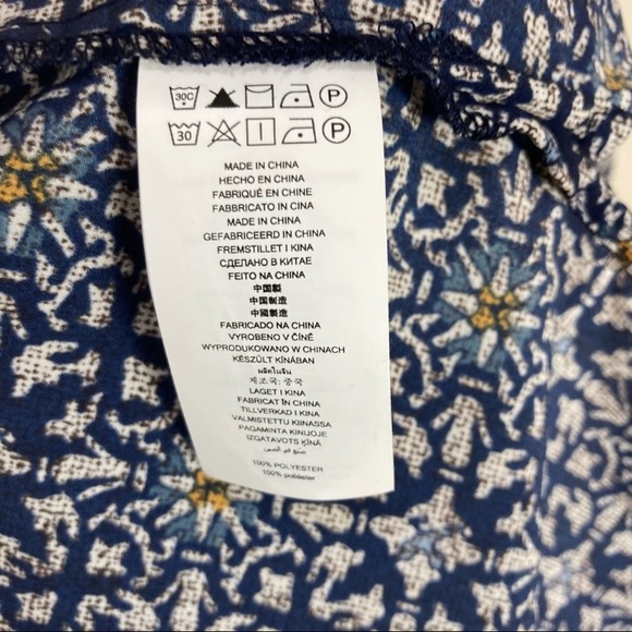 MICHAEL Michael Kors Print Roll-Tab Sleeve Blue Top Blouse Women’s sz Small NEW - Picture 8 of 9